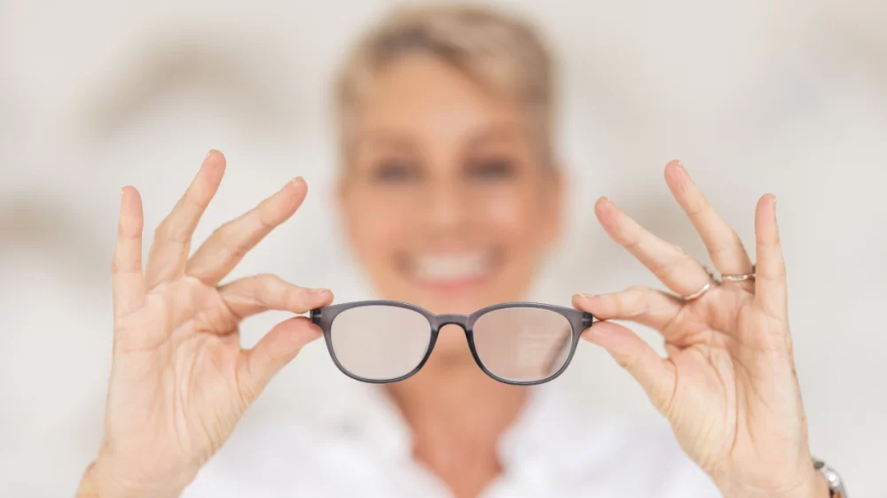 How to Improve Night Vision in Aging Adults Naturally: Foods, Habits, and Real Results