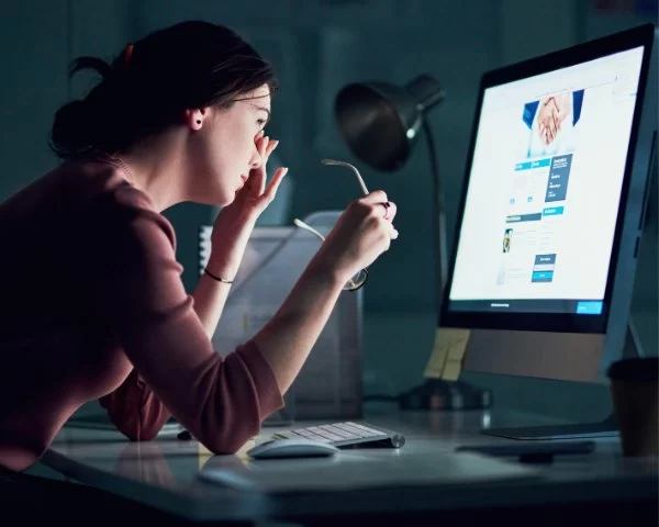 How to Prevent Eye Strain in Graphic Designers: Expert Tips and Tools