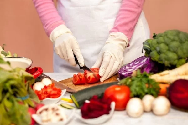 How to Prevent Eye Injuries While Cooking at Home