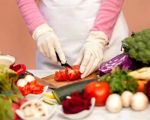 How to Prevent Eye Injuries While Cooking at Home
