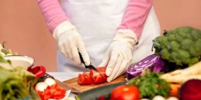 How to Prevent Eye Injuries While Cooking at Home