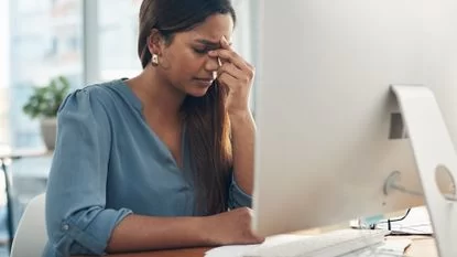 How to Prevent Eye Strain in Office Environments with Poor Lighting and Ergonomics