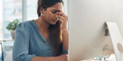 How to Prevent Eye Strain in Office Environments with Poor Lighting and Ergonomics
