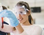 How to Prevent Eye Injuries in Laboratory Workers and Scientists with Safety Gear